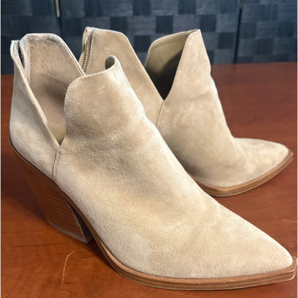 Vince Camuto Tan Suede Pointed Toe V-Cut Ankle Booties Back Zip Block Heel 7.5 M